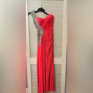 Beautiful one shoulder evening gown. One one time for 2 hours